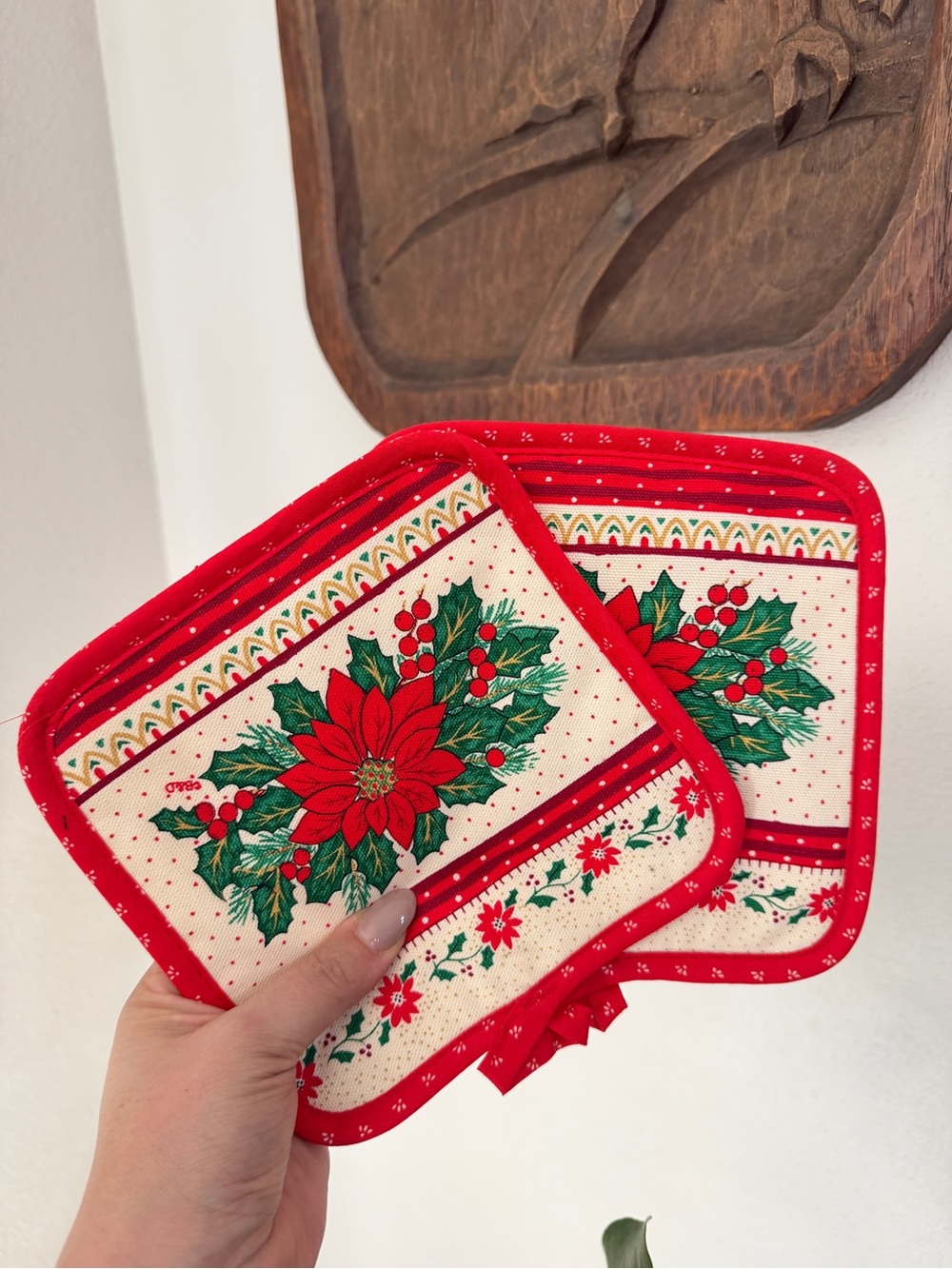 Vintage 1988 Christmas Poinsettia Pot Holders Set of 2 Holiday Kitchen Decor
